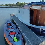 Botel The Boat
