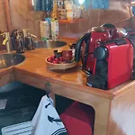 ספינת מלון The Boat *