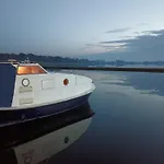 ספינת מלון The Boat