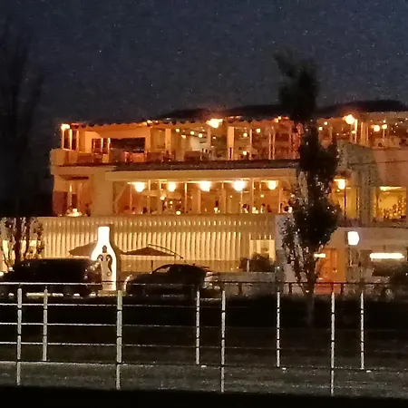 The Boat Úszó hotel *