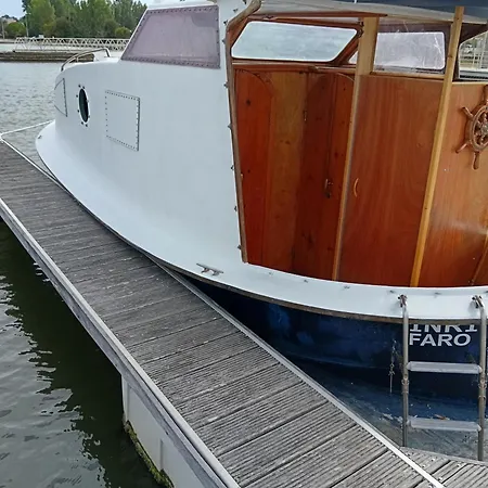 Botel The Boat *