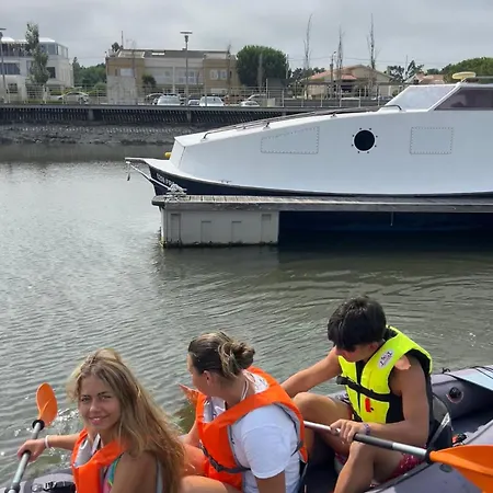 Úszó hotel The Boat *