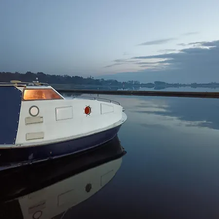 Úszó hotel The Boat