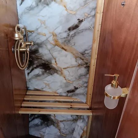 The Boat Hotel en barco Ovar