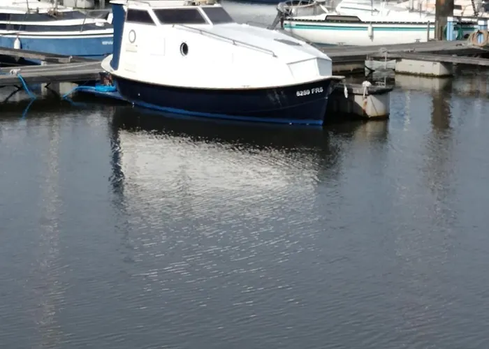 船上ホテル The Boat