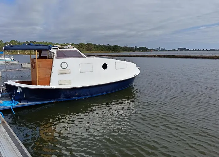 船上ホテル The Boat オヴァール