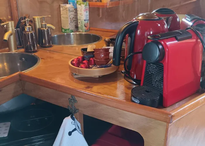 船上ホテル The Boat *